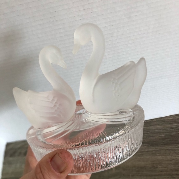 Vtg Frosted Glass Swans on Water Figurine - Picture 7 of 12